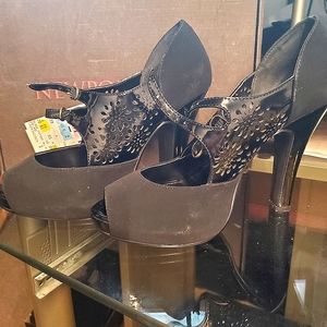 SZ 8.5 flower pattern cutout platform, open-toe heels